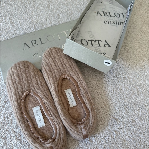 arlotta Shoes - Women's ARLOTTA Tan Cashmere Slippers